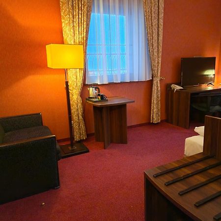 Hotel Dworski Galaktyczny Park Warzymice Dış mekan fotoğraf