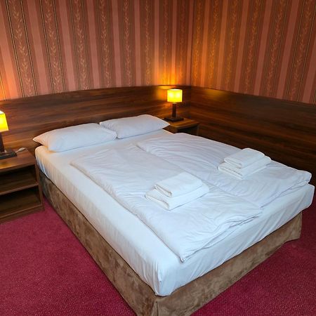 Hotel Dworski Galaktyczny Park Warzymice Dış mekan fotoğraf