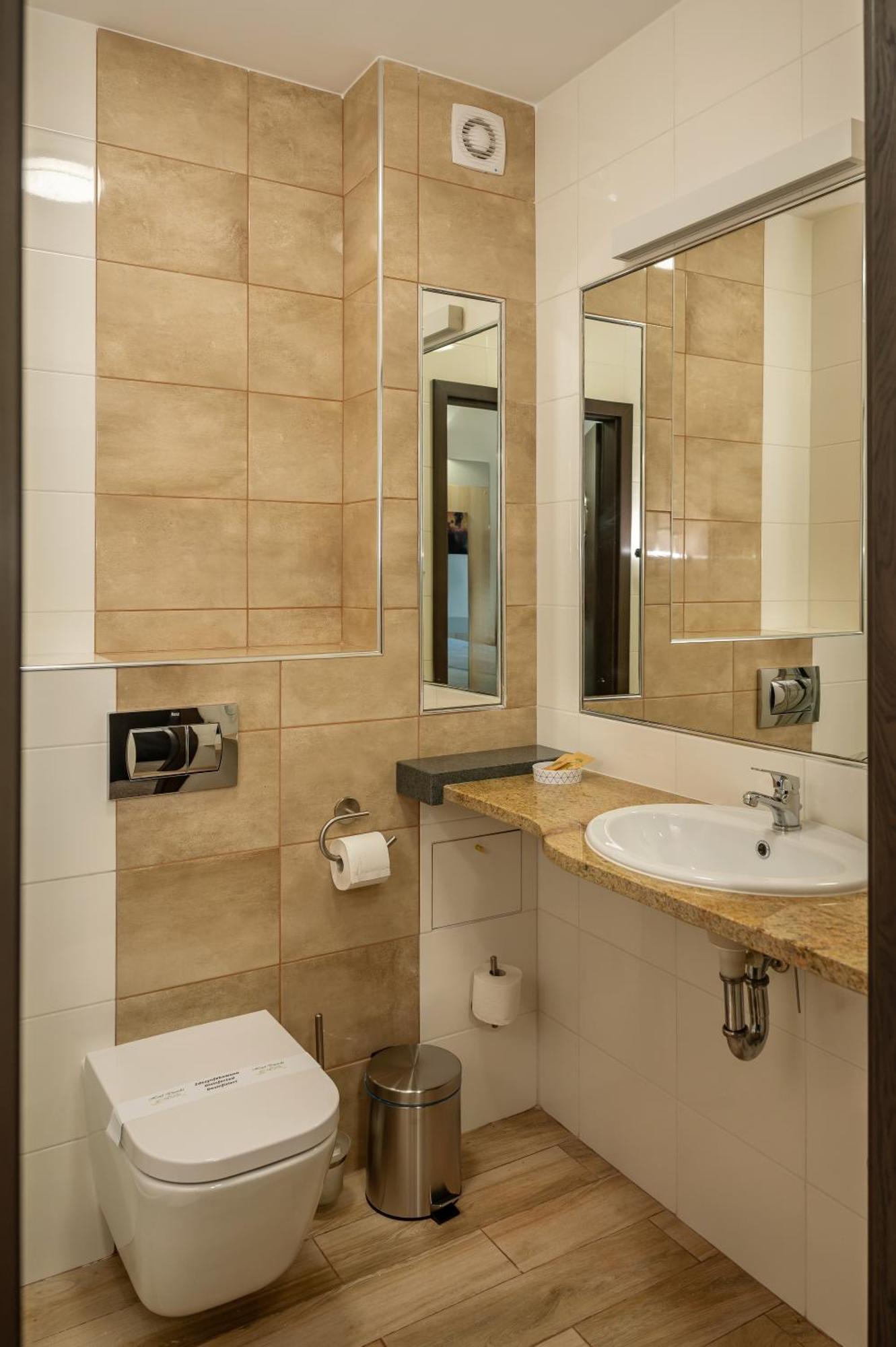 Hotel Dworski Galaktyczny Park Warzymice Dış mekan fotoğraf