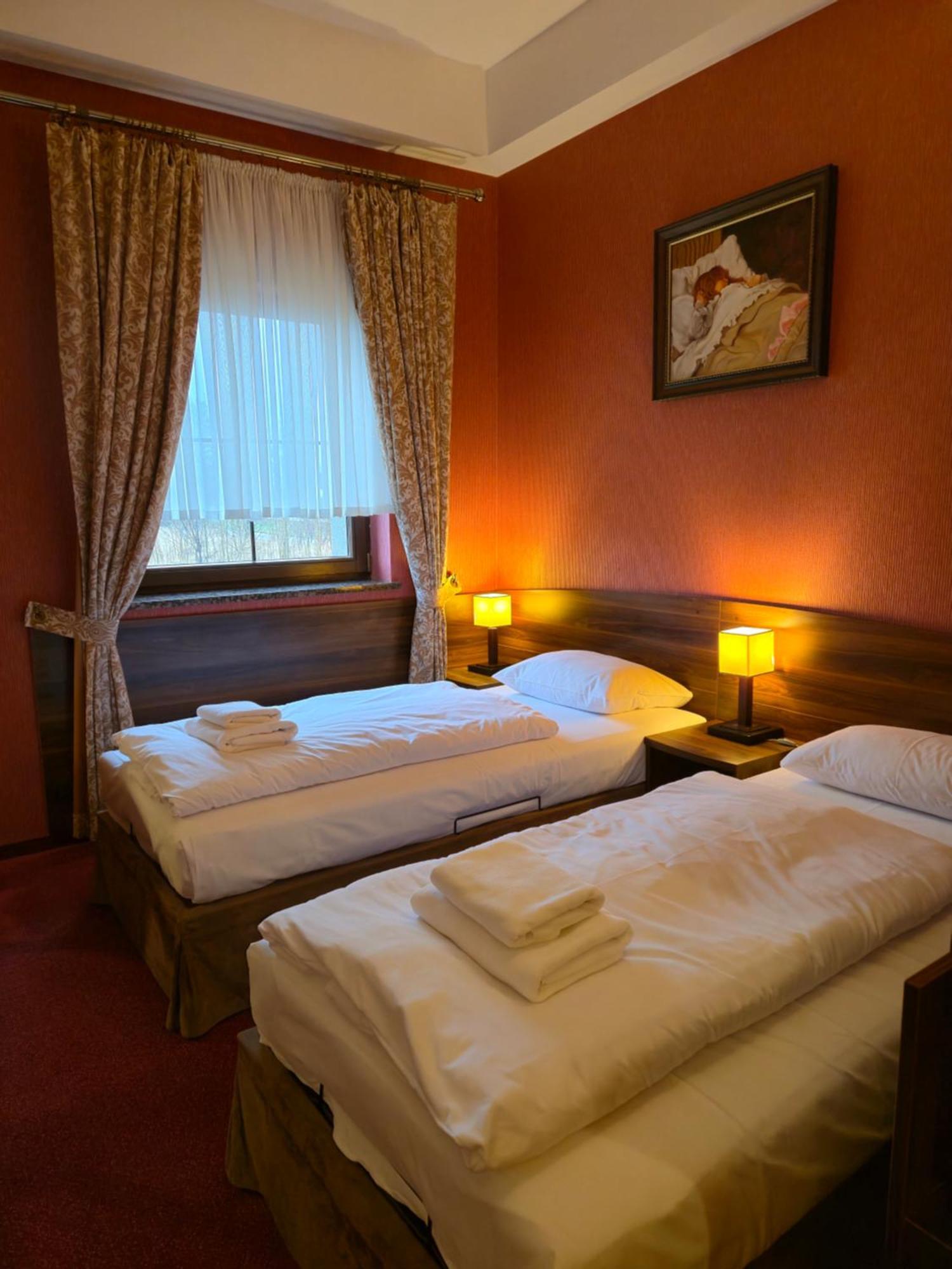 Hotel Dworski Galaktyczny Park Warzymice Dış mekan fotoğraf