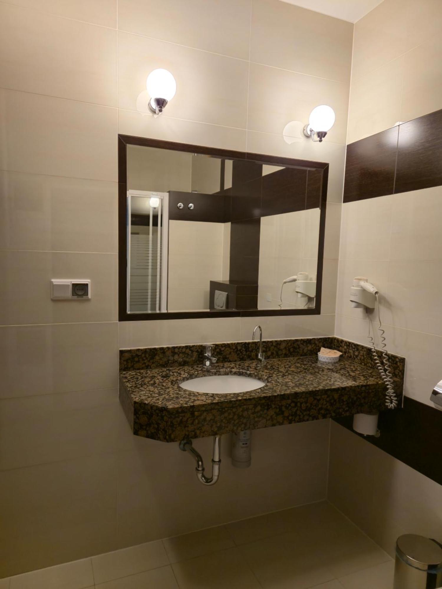 Hotel Dworski Galaktyczny Park Warzymice Dış mekan fotoğraf