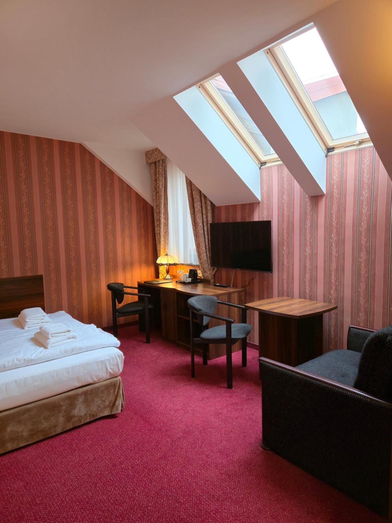 Hotel Dworski Galaktyczny Park Warzymice Dış mekan fotoğraf